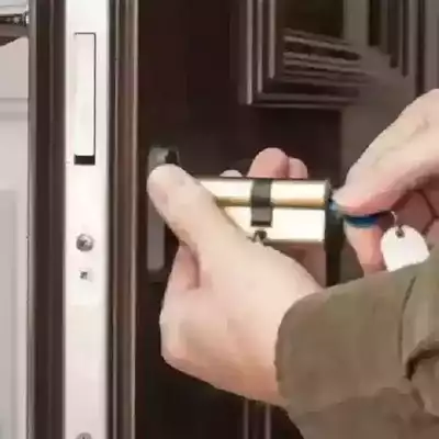 Remplacement d’un cylindre européen sur porte d’entrée