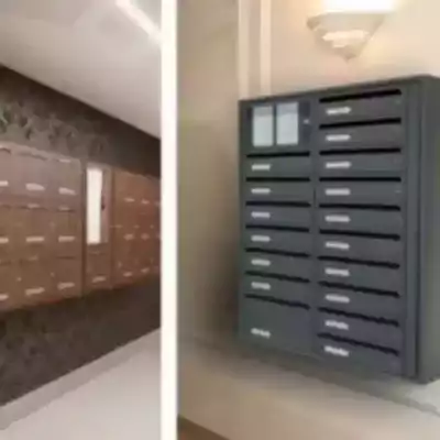 Bloc de boîtes aux lettres collectives d’immeuble avec serrure