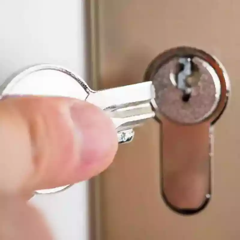 Fragment de clé cassée resté bloqué dans le cylindre de serrure